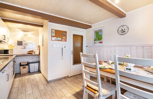 Westerholz Apartment | Apartment 'Fördehof Petersen - Zur Linde' with Shared Terrace, Shared Garden and Wi-Fi