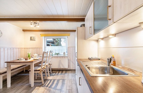 Westerholz Apartment | Apartment 'Fördehof Petersen - Zur Linde' with Shared Terrace, Shared Garden and Wi-Fi