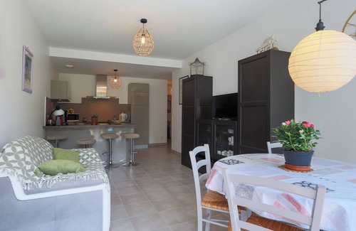 Etables-sur-Mer Apartment | Apartment 'Appartement Accès Privé Plage' with Private Terrace