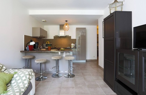 Etables-sur-Mer Apartment | Apartment 'Appartement Accès Privé Plage' with Private Terrace