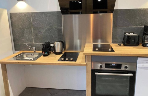 Charleville-Mezieres Apartment | Apartment 'A L'Aube D'Arthur' with Wi-Fi and Air Conditioning