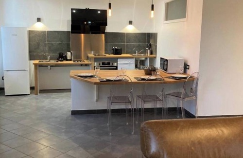 Charleville-Mezieres Apartment | Apartment 'A L'Aube D'Arthur' with Wi-Fi and Air Conditioning