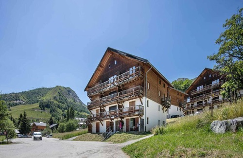 Saint-Sorlin-d'Arves Apartment | Apartment in Saint-Sorlin near Ski Resort