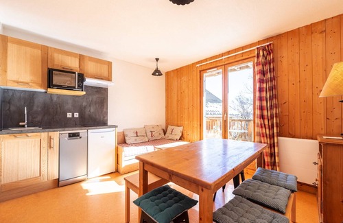 Saint-Sorlin-d'Arves Apartment | Apartment for 6 in Modane