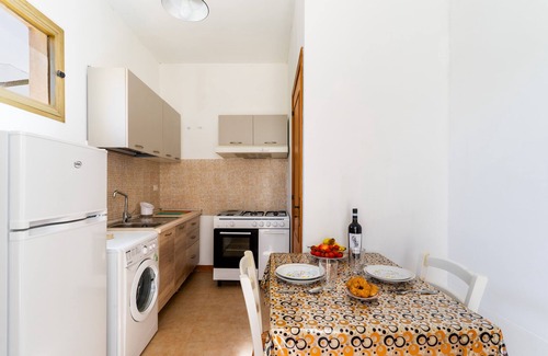 Santa Caterina Apartment | Apartment 'Franky House' with Private Terrace and Air Conditioning