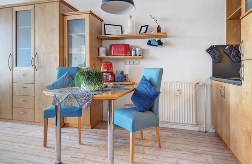 Region Hannover District Apartment | Apartment 'Fräulein Frida - Steinhude' with Balcony and Wi-Fi