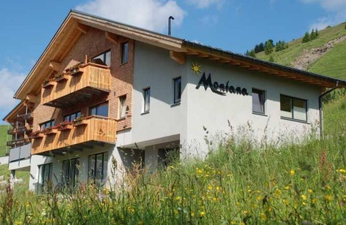 Damuels Apartment | Apartment Furka - House Montana