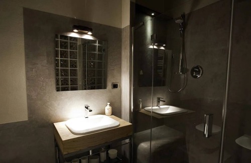 Castiglione d'Orcia Apartment | Apartment 'Gemma Grigia-tavoleto' with Mountain View, Shared Terrace and Wi-Fi