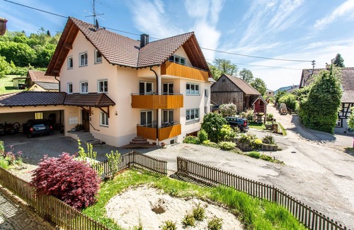 Espasingen Apartment | Apartment 'Gala' with Shared Garden and Wi-Fi