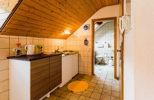 Espasingen Apartment | Apartment 'Gala' with Shared Garden and Wi-Fi