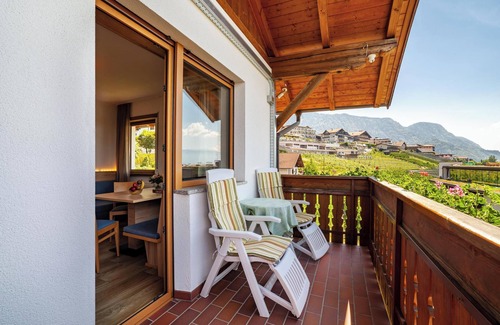 Schenna Apartment | Apartment "Gartenheim Martin" with Mountain View, Pool & Sauna