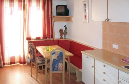 Stummerberg Apartment | Apartment Gasthof Almluft-2 by Interhome