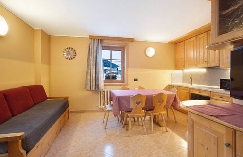 Livigno Apartment | Apartment 'Gemma' with Mountain View, Shared Garden and Wi-Fi