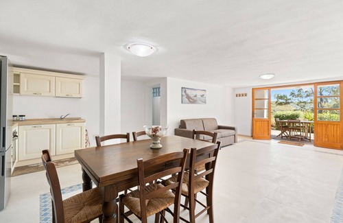 Torre dei Corsari Apartment | Apartment 'Giagiumar' with Sea View, Private Terrace and Air Conditioning