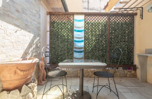 Florence Apartment | Apartment Giglio Verde in Florence by Mmega