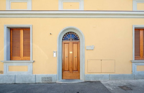 Florence Apartment | Apartment Giglio Verde in Florence by Mmega