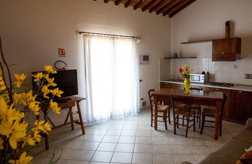 Santa Luce Apartment | Apartment 'Ginestra' with Shared Pool, Wi-Fi, and Air Conditioning