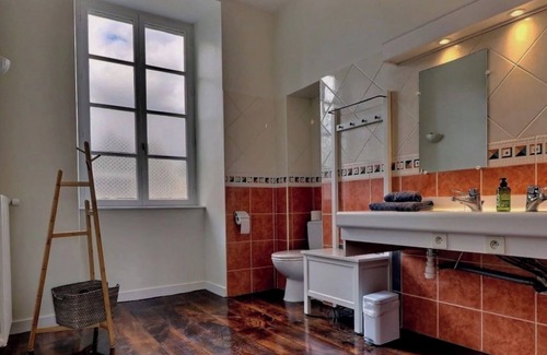 Tremblay Apartment | Apartment 'Ginko Et Bambou' with Shared Terrace, Shared Garden and Wi-Fi