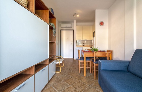 Lu Bagnu Apartment | Apartment 'Gio's' with Shared Pool, Private Garden and Air Conditioning