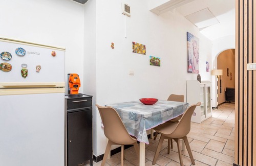 Borgo-Sanzio Apartment | Apartment 'Giulia's Home - Borgo' with Private Terrace, Wi-Fi and Air Conditioning