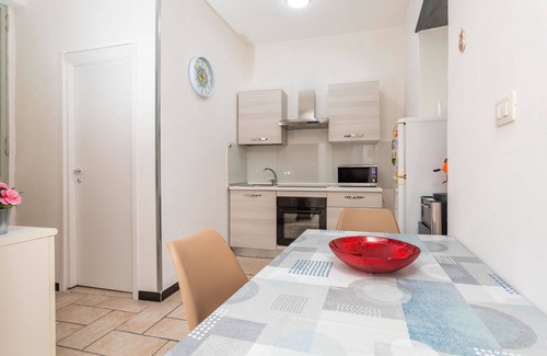 Borgo-Sanzio Apartment | Apartment 'Giulia's Home - Borgo' with Private Terrace, Wi-Fi and Air Conditioning