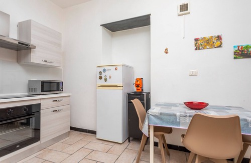 Borgo-Sanzio Apartment | Apartment 'Giulia's Home - Borgo' with Private Terrace, Wi-Fi and Air Conditioning