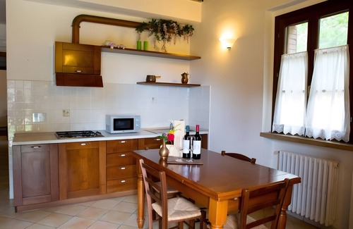 Santa Luce Apartment | Apartment 'Glicine' with Shared Pool, Wi-Fi and Air Conditioning