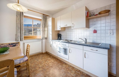 Albions Apartment | Apartment Gnolerhof with Mountain View, Balcony and Wi-Fi