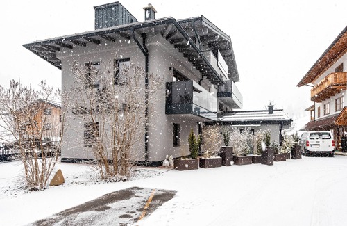 Grossarl Apartment | Apartment "Grauzone Grossarl Nr. 5 Mountain" with Mountain View, Private Terrace and Wi-Fi