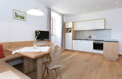 Albions Apartment | Apartment 'Gravetsch Kloster Säben' with Mountain View, Shared Garden and Wi-Fi