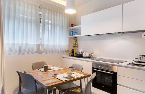 Borgo Trento Apartment | Apartment 'Green House 102' with Balcony, Wi-Fi and Air Conditioning