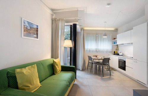 Borgo Trento Apartment | Apartment 'Green House 102' with Balcony, Wi-Fi and Air Conditioning