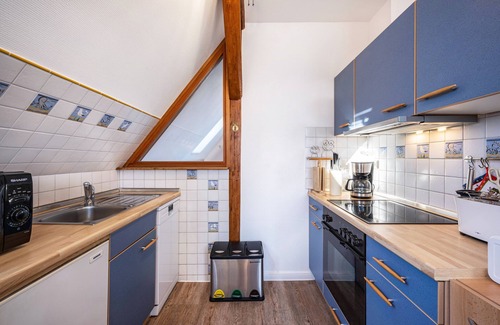 Alt-Travemunde/Ronnau Apartment | Apartment 'Haus Übersee Wohnung Sansibar' with Shared Garden and Wi-Fi