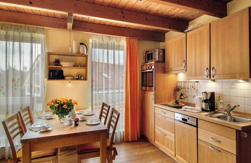 Spiekeroog Apartment | Apartment 'Haus Admiral - Fewo Nordlicht' with Private Terrace, Private Garden and Wi-Fi