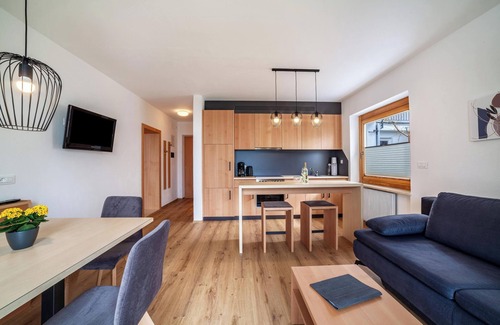 Schenna Apartment | Apartment "Haus Hohenrain 2" with Mountain View, Pool, Wi-Fi, Terrace & Garden