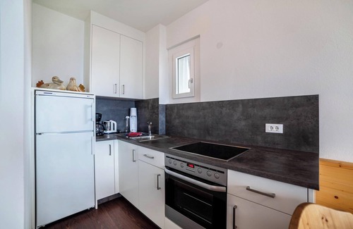 Schenna Apartment | Apartment "Haus Hohenrain 4" with Mountain View, Pool, Wi-Fi, Balcony & Garden
