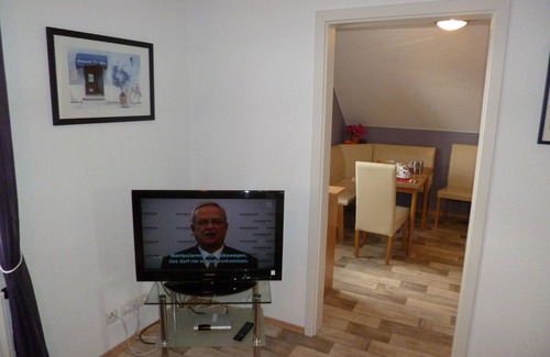Metternich Apartment | Apartment 'Haus Uni Koblenz Wohnung 3' with Shared Terrace and Wi-Fi