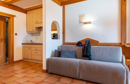 Villabassa Apartment | Apartment Häuslerhof Pinus with Mountain View, Balcony & Wi-Fi