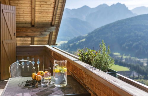 Villabassa Apartment | Apartment Häuslerhof Tilia with Mountain View, Balcony & Wi-Fi