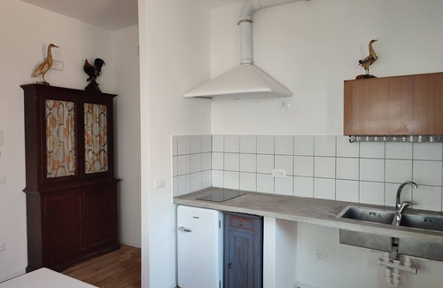 Fermo Apartment | Apartment 'Hoarder's Home Gallery' with Private Terrace, Private Garden and Air Conditioning