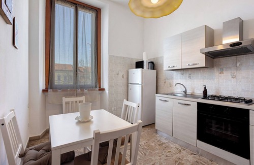Central Station Apartment | Apartment 'Home Milano' with Shared Garden, Wi-Fi and Air Conditioning