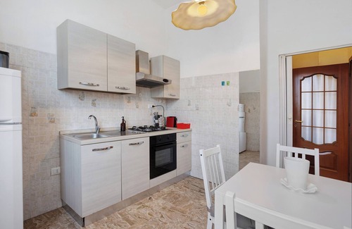 Central Station Apartment | Apartment 'Home Milano' with Shared Garden, Wi-Fi and Air Conditioning