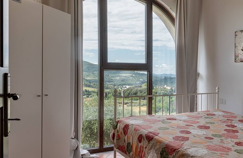 Fiesole Apartment | Apartment "I Fiori" with Shared Pool & Wi-Fi