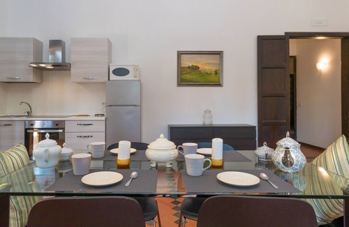 Campiglia Marittima Apartment | Apartment 'I Tigli - Pervinca' with Shared Pool, Wi-Fi and Air Conditioning