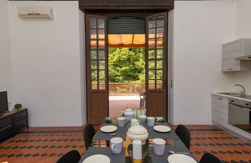 Campiglia Marittima Apartment | Apartment 'I Tigli - Pervinca' with Shared Pool, Wi-Fi and Air Conditioning