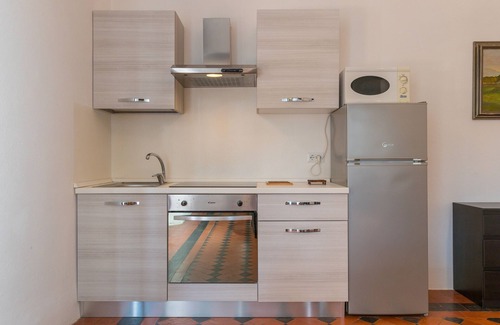 Campiglia Marittima Apartment | Apartment 'I Tigli - Pervinca' with Shared Pool, Wi-Fi and Air Conditioning