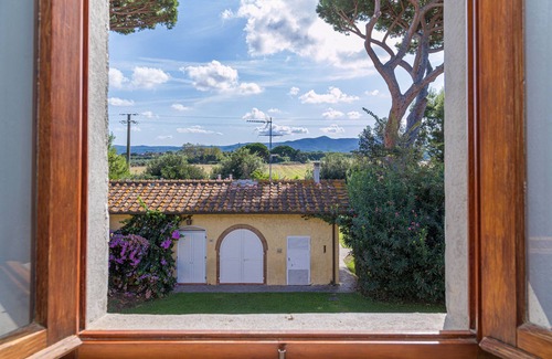 Donoratico Apartment | Apartment 'I Cavalleggeri - Babieca' with Shared Pool, Shared Garden and Wi-Fi