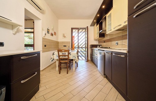 Castagneto Carducci Apartment | Apartment 'Il Gelso' with Private Terrace, Private Garden and Wi-Fi