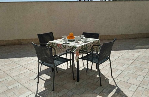 Isla de Arosa Apartment | Apartment Illa with terrace by the sea
