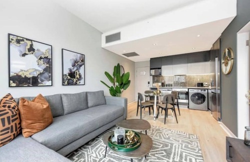 Sandown Apartment | Apartment in a 5 star hotel. 24/7 security